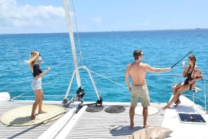 Cancun: Adults Exclusive Isla Mujeres Catamaran & Beach Club