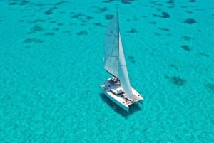 Cancun: Adults Exclusive Isla Mujeres Catamaran & Beach Club