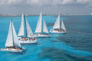Cancun: Catamaran Tour to Isla Mujeres & Snorkel