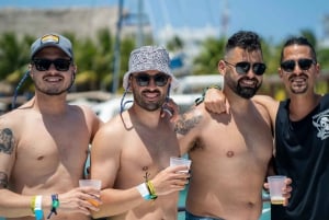 Cancún: Catamarantocht naar Isla Mujeres met open bar en lunch