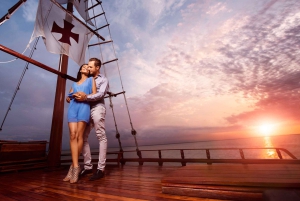 Cancun: Columbus The Romantic Dinner Cruise