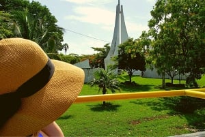 Cancún: stadsrondleiding met gids en winkelen in een dubbeldekkerbus