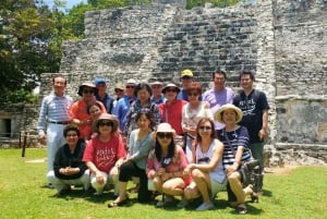 Cancún: stadsrondleiding met gids en winkelen in een dubbeldekkerbus