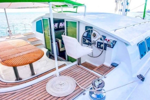 Cancun: Halbtägiger privater Katamaran für 35 Gäste