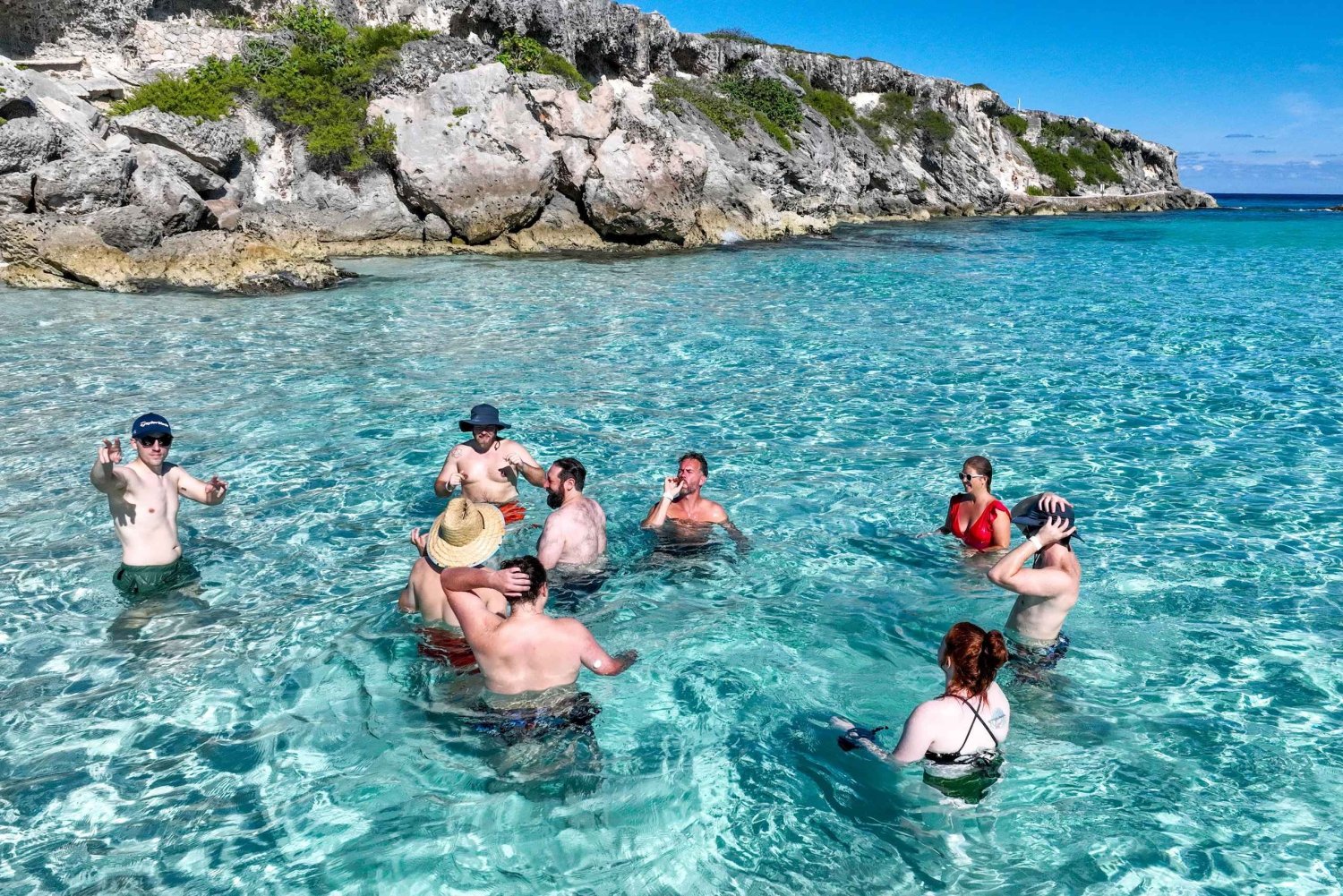 Cancún: Catamarán privado de medio día a Isla Mujeres
