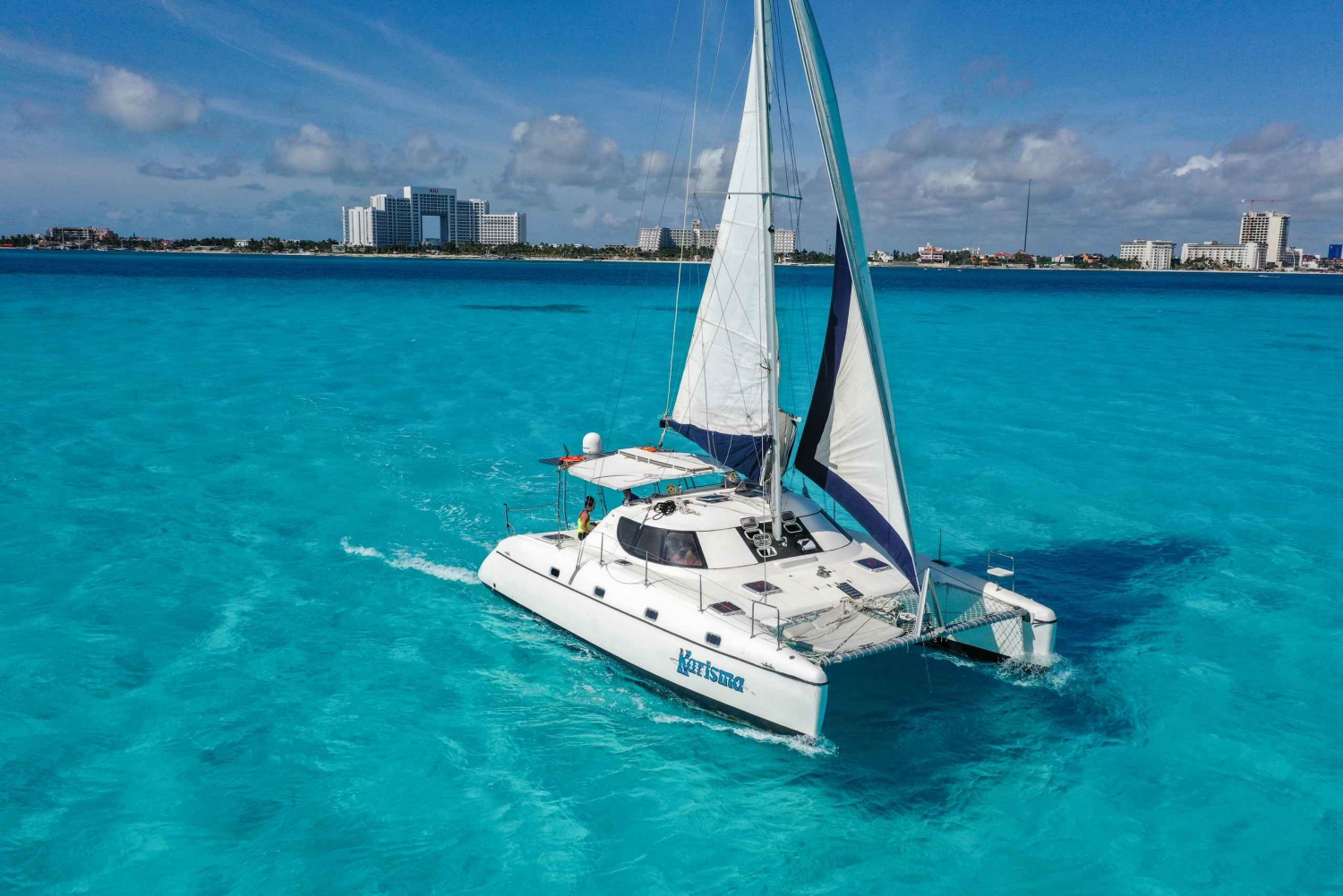 Cancún: Halve dag privé catamaran met snorkelen. 25 gasten