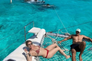 Cancún: Halve dag privé catamaran met snorkelen. 25 gasten