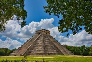 Cancún al completo: Ruinas de Chichén-Iztá, Cenote y Valladolid