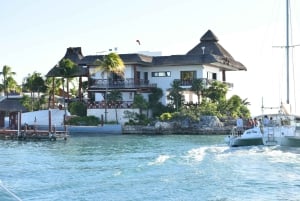 Cancun: Incredible Party on Catamaran+Open Bar-Adults Only!