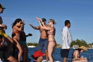Cancun: Incredible Party on Catamaran+Open Bar-Adults Only!