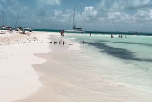 Cancun: Isla Mujeres Catamaran Cruise with Lunch & Open Bar