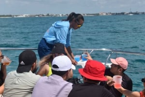 Cancun: Isla Mujeres Solo Adulti Catamarano, bevande e snorkeling