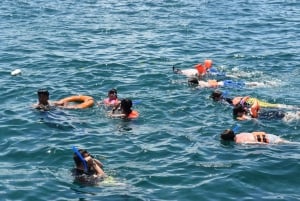 Cancun: Isla Mujeres Solo Adulti Catamarano, bevande e snorkeling