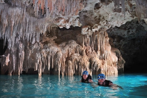 Cancún/Playa del Carmen: Ticket de entrada a Río Secreto y Comida