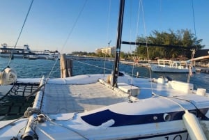 Cancún: ¡Tour privado en catamarán a Isla Mujeres! Bebidas