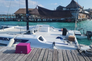 Cancún: ¡Tour privado en catamarán a Isla Mujeres! Bebidas