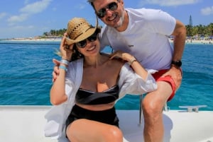 Cancún: Privat katamaran med öppen bar och snorklingsalternativ