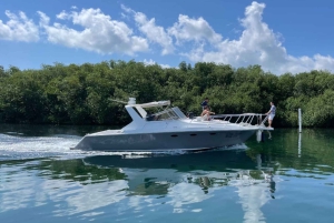 Cancún: Private Yacht Tour