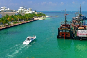 Cancún: Private Yacht Tour