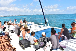 Cancún: Catamarán a Vela con Barra Libre a Isla Mujeres