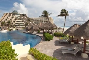 Cancun: Passeio turístico a pé com um guia local