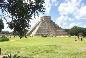 Cancun: Passeio turístico a pé com um guia local