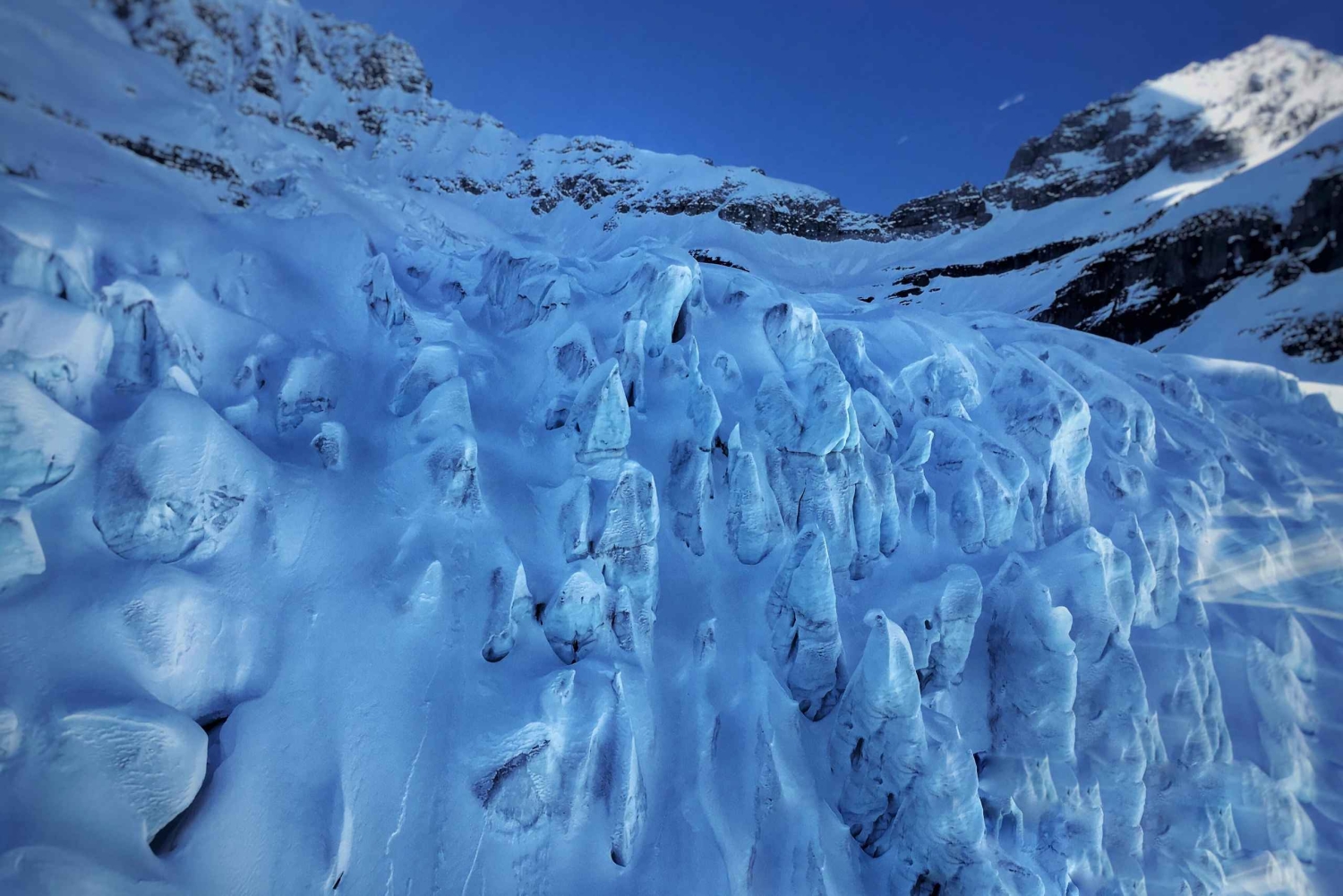 Canmore: 35-minutters heli-tur til Assiniboine-bjerget og dets gletsjere