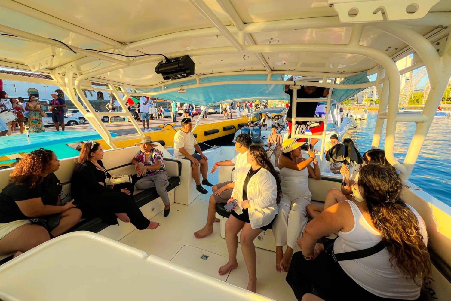 Cartagena: Bay tour with open bar, sunset and disco