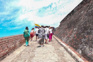 Cartagena: BILINGUAL CITY TOUR San Felipe Castle & Old city