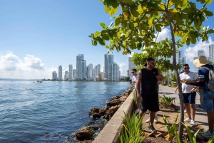 Cartagena: BILINGUAL CITY TOUR San Felipe Castle & Old city
