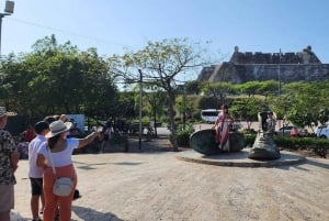 CARTAGENA: BILINGUAL HISTORICAL CITY TOUR IN A TRADITIONAL CHIVA (TRADITIONAL CHIVA)
