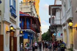 CARTAGENA: BILINGUAL HISTORICAL CITY TOUR IN A TRADITIONAL CHIVA (TRADITIONAL CHIVA)