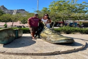 CARTAGENA: BILINGUAL HISTORICAL CITY TOUR IN A TRADITIONAL CHIVA (TRADITIONAL CHIVA)
