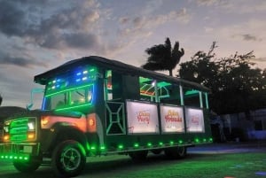 Cartagena: Excursão de ônibus Chiva Party com entrada na discoteca