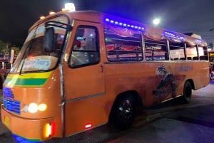 Cartagena: Excursão de ônibus Chiva Party com entrada na discoteca