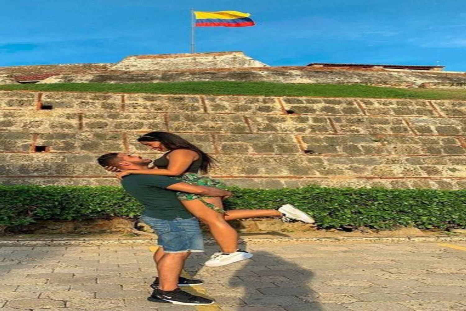 Cartagena: Explora a cidade a bordo de uma chiva tipica (um autocarro típico local)