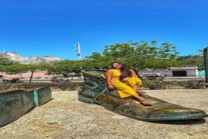 Cartagena: Explora a cidade a bordo de uma chiva tipica (um autocarro típico local)