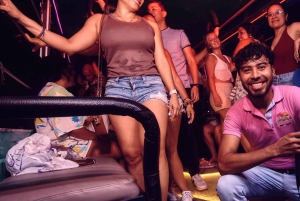 Cartagena: Funny PartyBus with dance floor and good music!