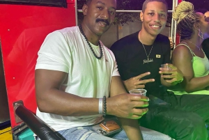 Cartagena: Funny PartyBus with dance floor and good music!
