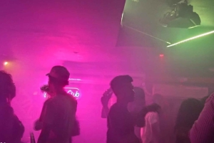 カルタヘナ：街を横断する典型的なバスでのパーティー