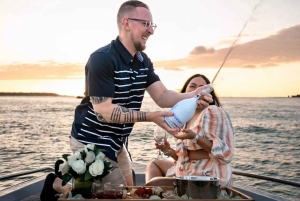 Cartagenassa: Cartagena: Yksityinen auringonlasku- ja yöveneajelu