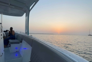 Cartagenassa: Cartagena: Yksityinen auringonlasku- ja yöveneajelu