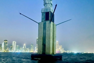 Cartagenassa: Cartagena: Yksityinen auringonlasku- ja yöveneajelu