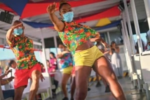 Cartagena: Sunset boat ride on the bay with an open bar and a musical show!