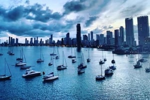 Cartagena: Sunset boat ride on the bay with an open bar and a musical show!