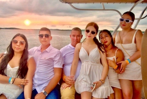 Cartagena: Sunset VIP Bay Tour with Open Bar, and Club