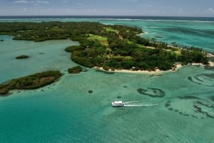 Catamaran Mauritius: South East 5 Islands Catamaran Cruises