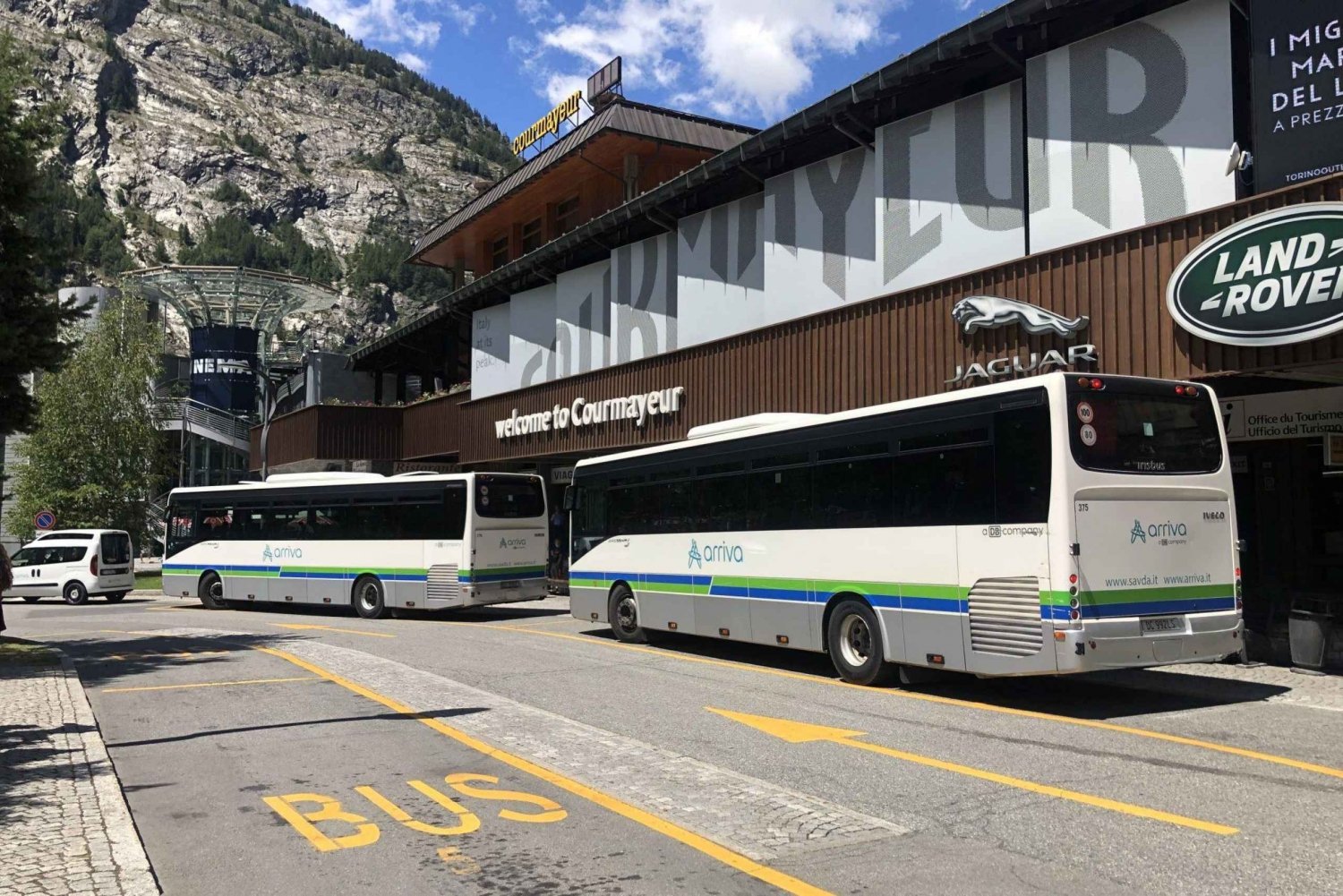 Chamonix: Bus transfer to/from Courmayeur