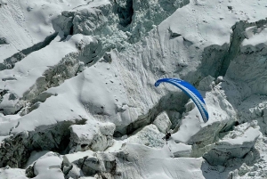 Chamonix: Tandem paragliding flight facing Mont Blanc