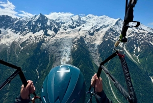 Chamonix: Tandem paragliding flight facing Mont Blanc